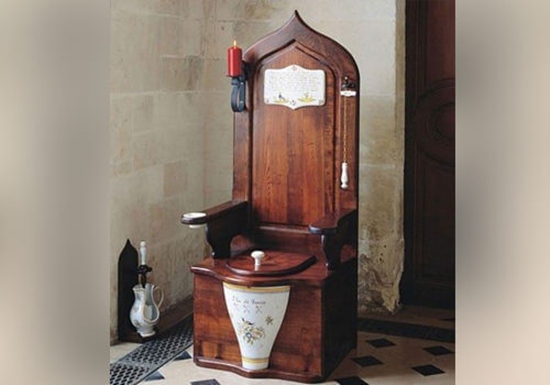 Queen Elizabeth I - the first ever flushing toilet