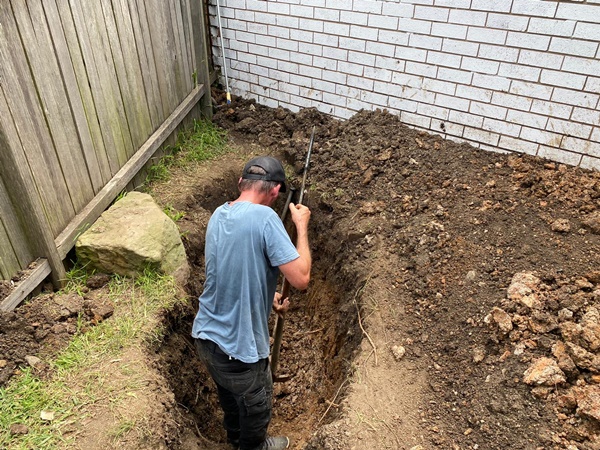 Dulwich Hill - Boundary Trap Repair Plumber digging